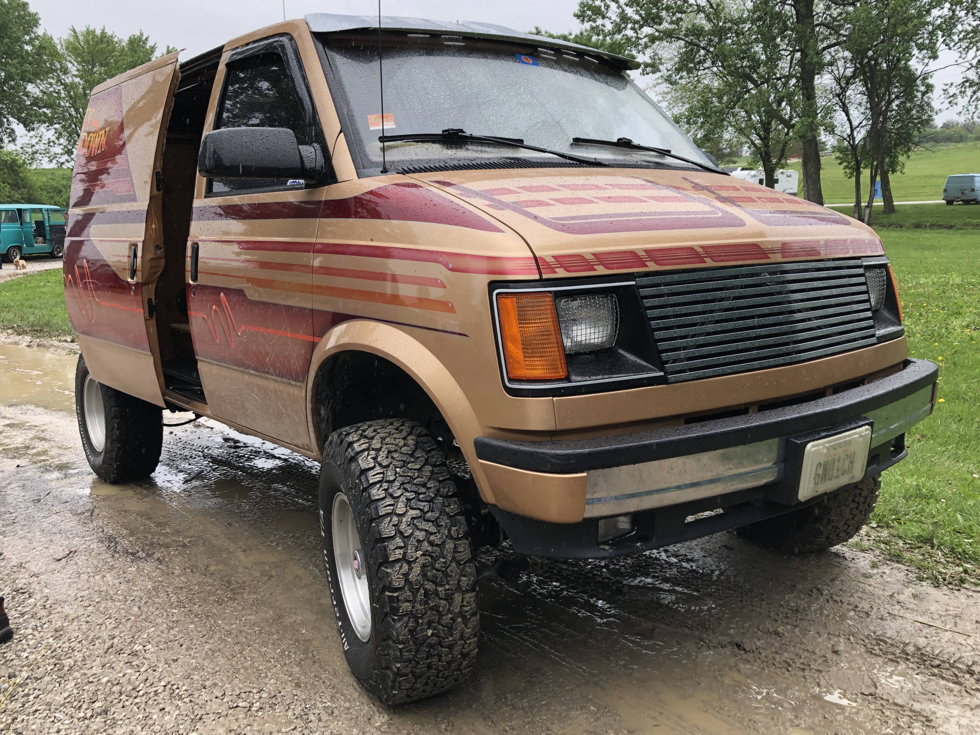 Mike & Suzy Phillips Panel Trucck - 3 Trails Vans